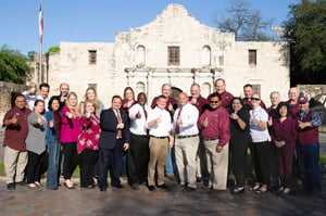 san-antonio-mjur-students-at-alamo